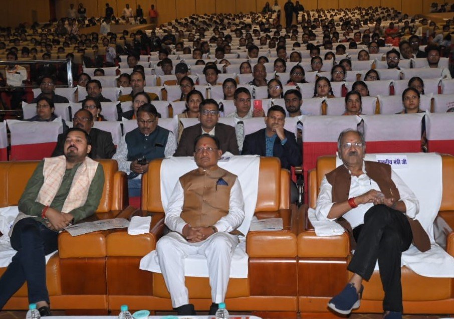 पं. दीनदयाल उपाध्याय ऑडिटोरियम में ‘परीक्षा पे चर्चा’ कार्यक्रम के सीधा प्रसारण में शामिल हुए मुख्यमंत्री श्री विष्णु देव साय