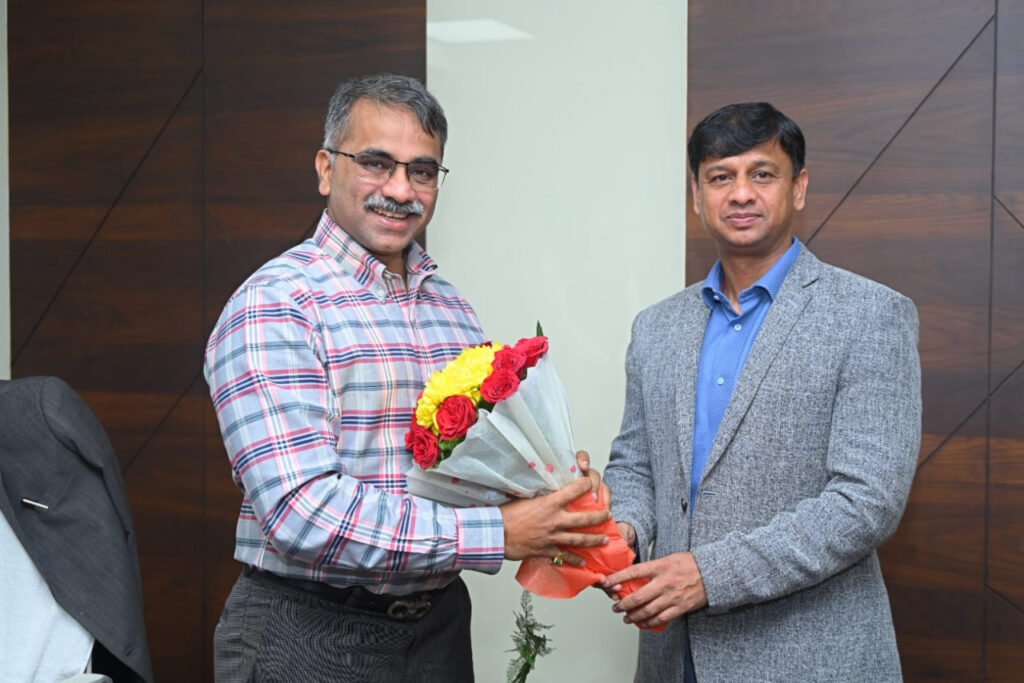 IPS मयंक श्रीवास्तव ने जनसंपर्क आयुक्त का पदभार ग्रहण किया