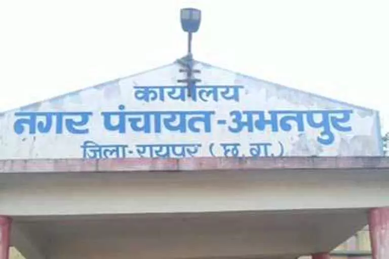 सांसद ने रेल अफसरों को व्यवस्था सुधारने की नसीहत दी