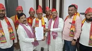 झारखंड में आधी रात को कटा कांग्रेस विधायक का टिकट, तड़के चार बजे शामिल हो गए सपा में