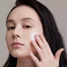 Beauty Tips: इस दिवाली आप अपनी बेजान त्वचा में चमक लाना चाहती हैं तो करें कच्चे दूध का इस्तेमाल