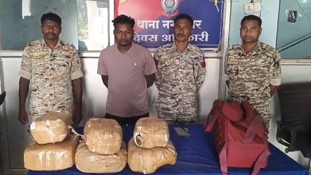 बस्तर के सरहदी इलाके में दो पहिया वाहन से हो रही गांजे की तस्करी, पुलिस ने एक आरोपी को किया गिरफ्तार