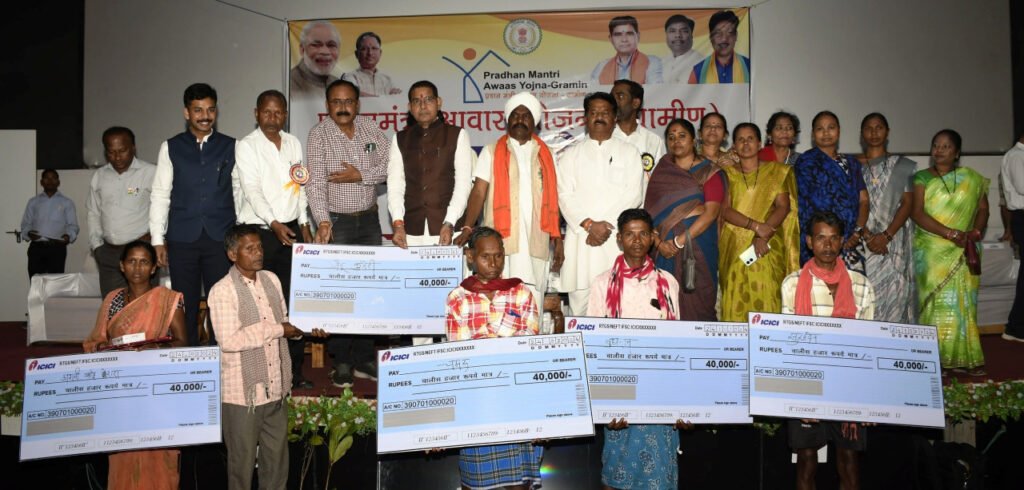 प्रधानमंत्री आवास मेला : हितग्राहियों को मंत्री टंकराम वर्मा ने सौंपी प्रथम किस्त की राशि