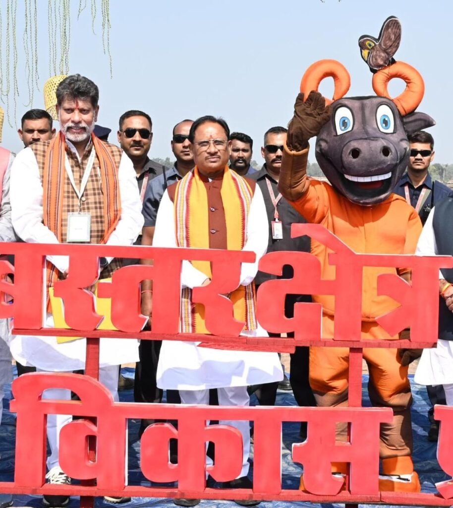 मुख्यमंत्री विष्णु देव साय का बस्तरिया अंदाज में हुआ स्वागत