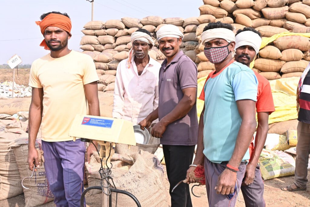 जिले में धान की बम्पर आवक, मुख्यमंत्री विष्णुदेव साय के फैसलों से किसानों में संतोष व्याप्त