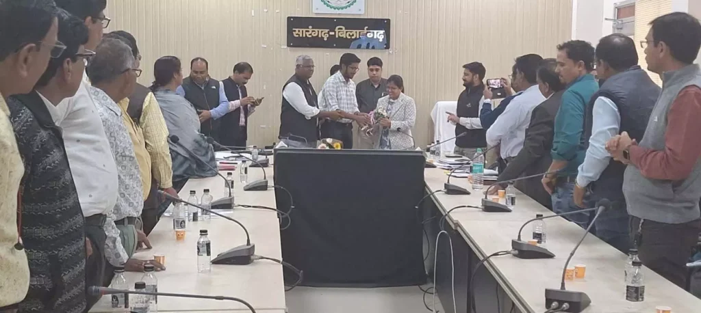 रेडक्रॉस प्रबंध समिति चुनाव में हरिशंकर चौहान ने सभापति और वर्षा बंसल ने उप सभापति पद जीता