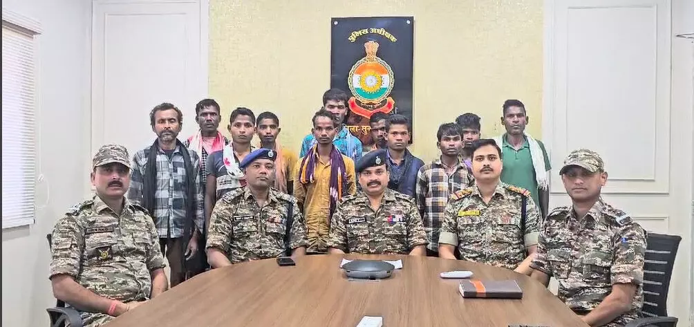 10 से अधिक नक्सलियों ने डाले हथियार, ओडिशा-छत्तीसगढ़ बॉर्डर में थे सक्रिय