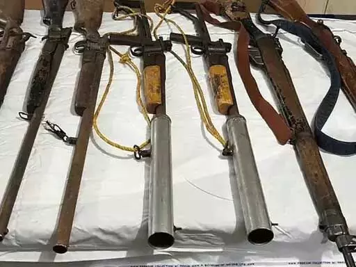 पेट्रोल बम से व्यापारी के घर को उड़ाने की साजिश, कार में थे बदमाश