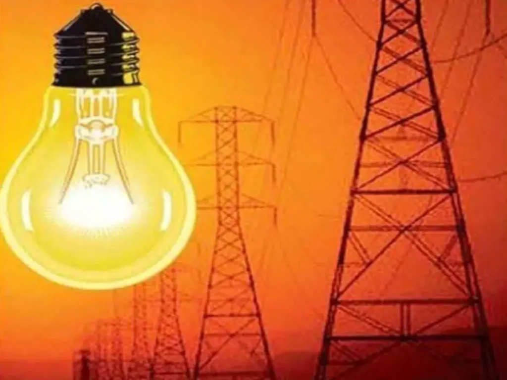 ठंड के दिन में बारिश, दिनभर बिजली गुल से परेशान हुए पंडरी, मोवा और सड्डू के रहवासी