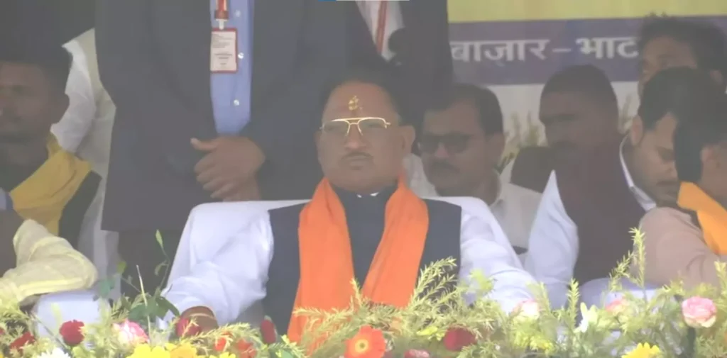 शहीद वीर नारायण सिंह की शहादत दिवस पर श्रद्धांजलि कार्यक्रम में शामिल हुए CM साय