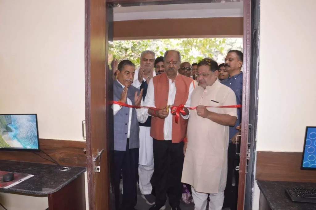 सांसद बृजमोहन और विधायक सुनील ने सप्रे स्कूल में स्मार्ट कंप्यूटर रूम का किया उ‌द्घाटन