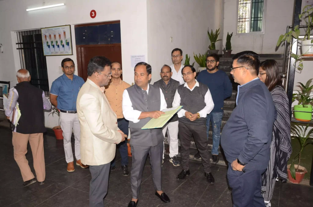 CMHO दफ्तर में रायपुर कलेक्टर ने दी दबिश, कर्मचारियों में हड़कंप