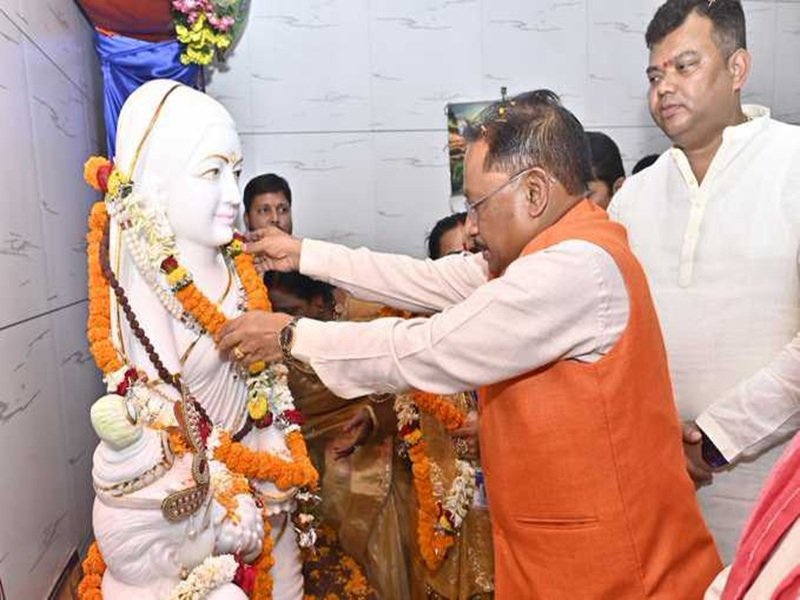 मुख्यमंत्री श्री साय ने भक्त माता कर्मा की 1009वीं जयंती पर किया ऐतिहासिक डाक टिकट का विमोचन