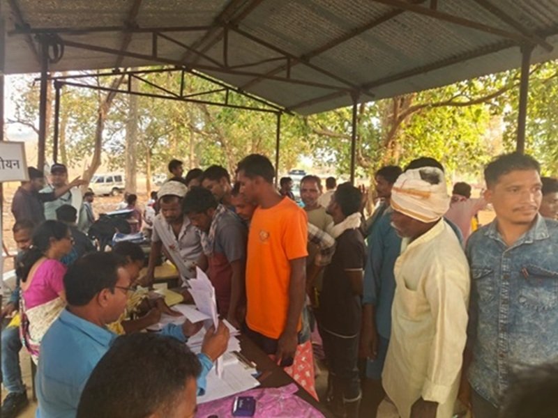 अंतिम व्यक्ति तक शासकीय योजनाओं को पहुंचाने जनसमस्या निवारण शिविर का आयोजन करकेली में