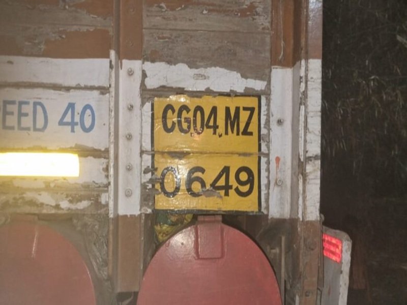  ग्राम तुमाडबरी में अवैध बोर खुदाई, बोरवेल वाहन जब्त