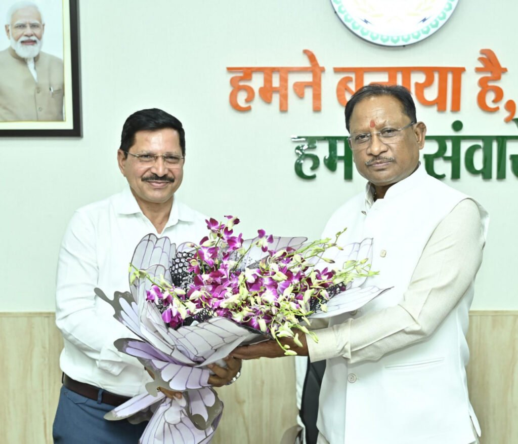  मुख्यमंत्री विष्णु देव साय से एसईसीएल के नवनियुक्त सीएमडी श्री हरीश दुहन ने की सौजन्य भेंट