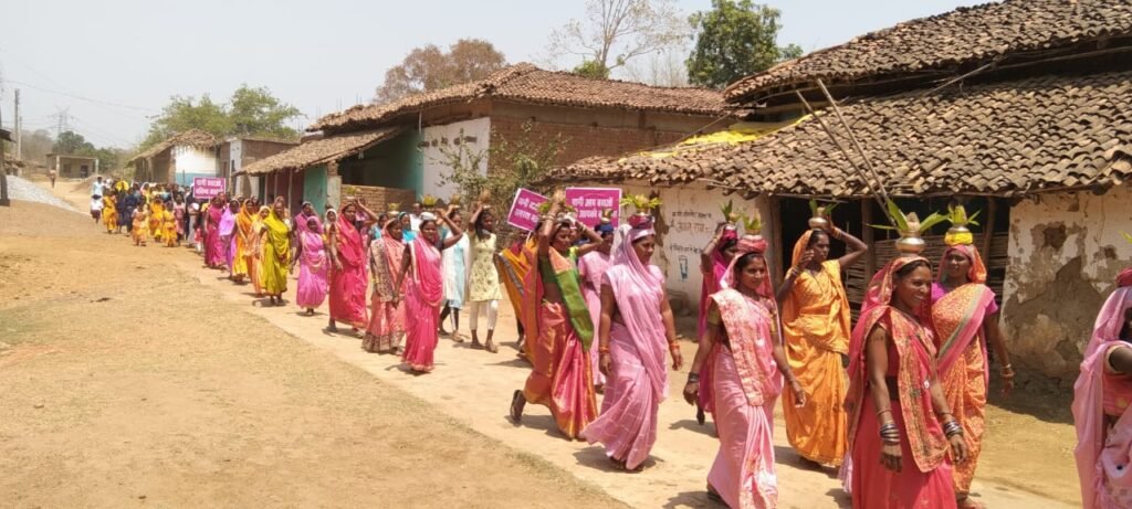 ग्राम कनहरटोला एवं शेरपा में निकाली गई कलश जल यात्रा