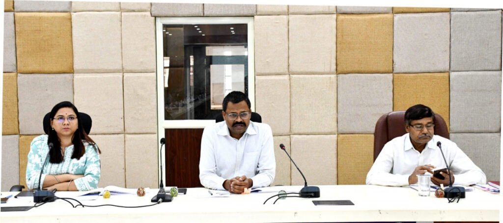 अवैध उत्खनन एवं अतिक्रमण पर सख्त कार्यवाही करने के दिए निर्देश