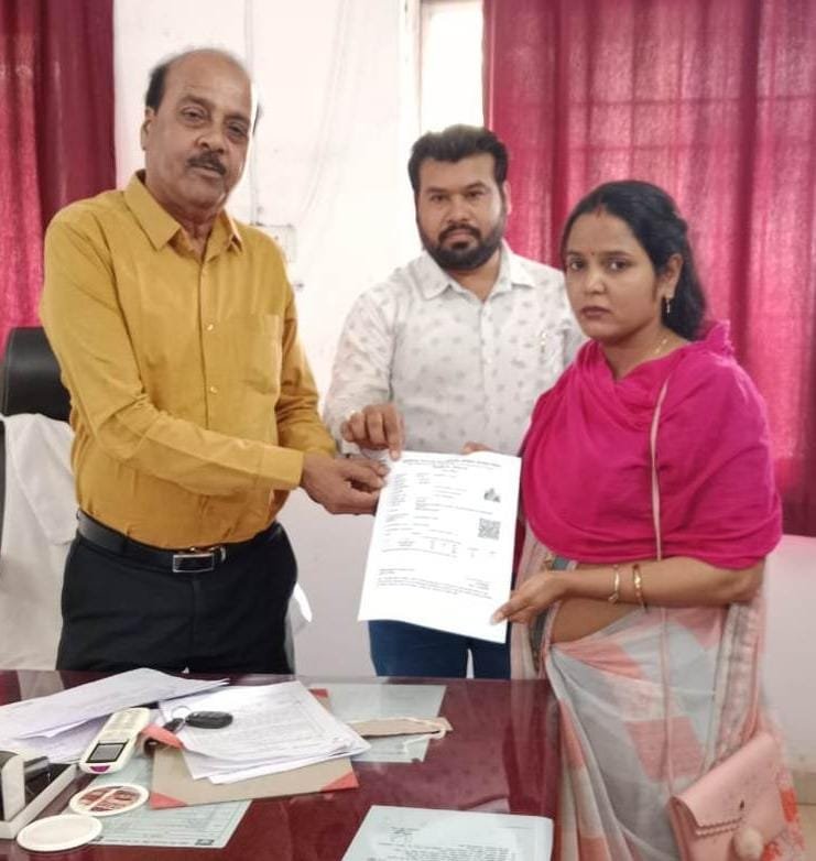 सुशासन तिहार 2025 : सुशासन तिहार में श्रीमती भारती देवांगन को मिला तत्काल श्रमिक कार्ड