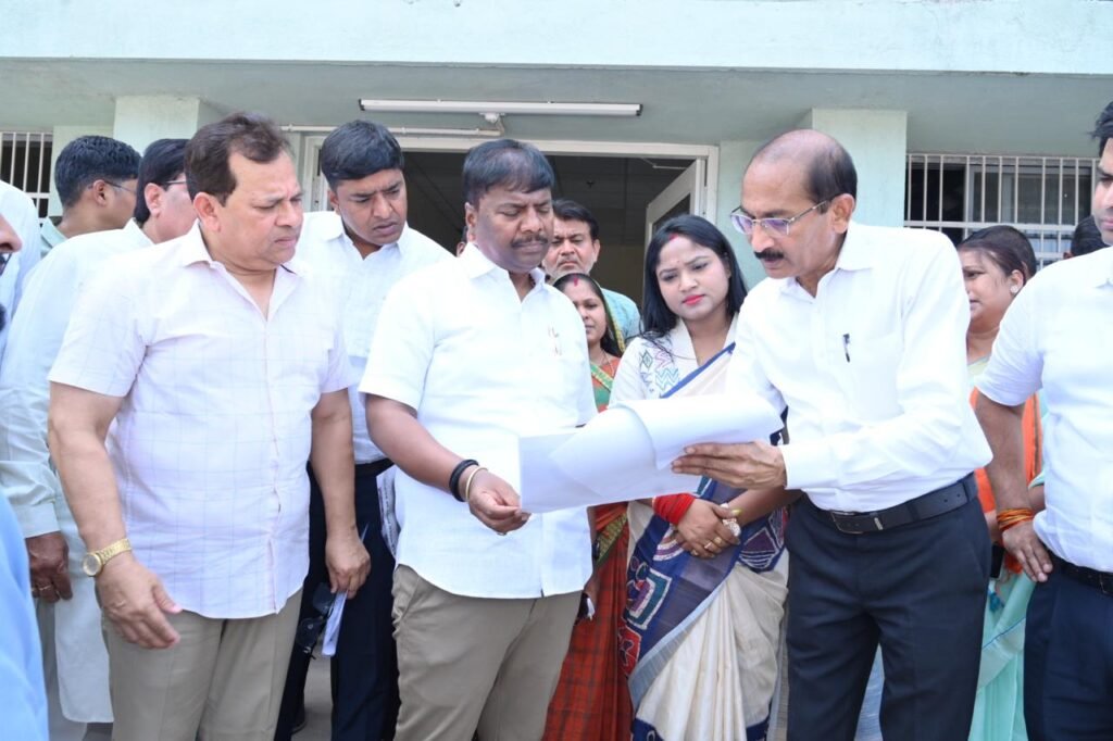  वनमंत्री श्री कश्यप ने लघुवनोपज प्रसंस्करण केंद्र का किया अवलोकन