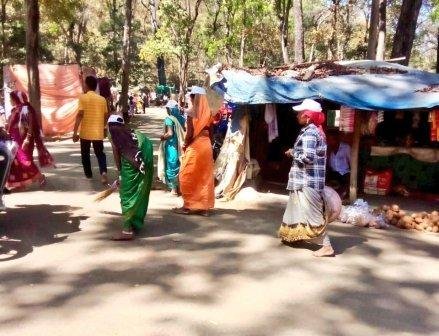 अपर आयुक्त मनरेगा ने की ग्राम लाई के स्वच्छाग्राहियों के कार्य की सराहना