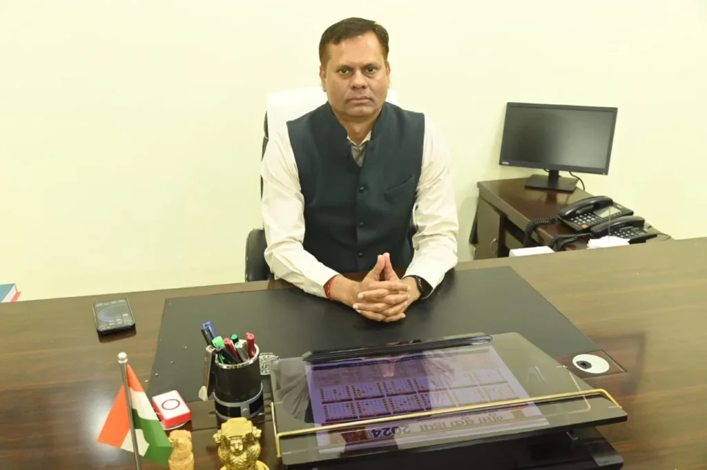  संभागायुक्त राठौर ने कबीरधाम जिले का किया आकस्मिक निरीक्षण