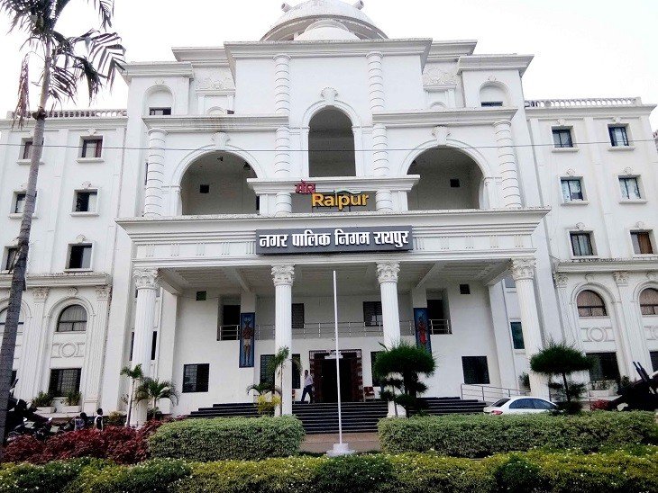 संभागायुक्त ने किया सहसपुर लोहारा तहसील का आकस्मिक निरीक्षण