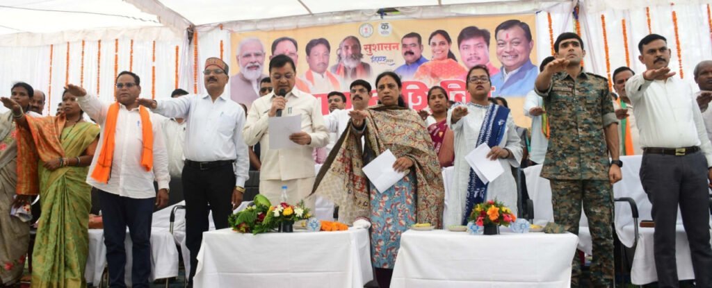 सुशासन तिहार: रांधना में आयोजित समाधान शिविर में शामिल हुए प्रभारी मंत्री लखन लाल देवांगन