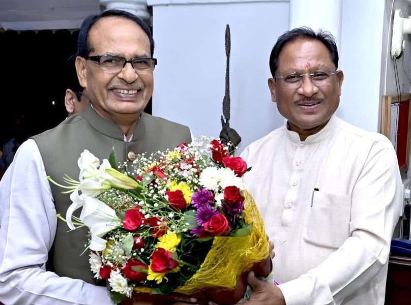 मुख्यमंत्री साय से केंद्रीय मंत्री शिवराज सिंह चौहान ने की सौजन्य मुलाकात