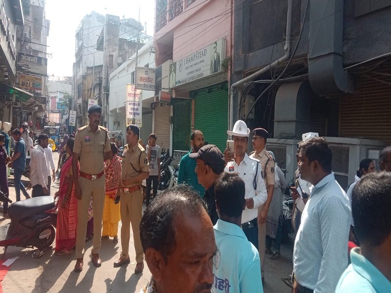 प्रहरी अभियान : नगर निगम ने सडक को करवाया कब्जामुक्त