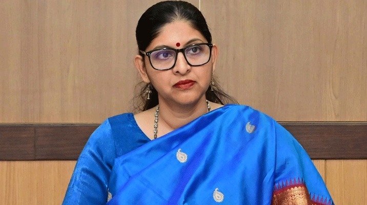 खाद्य सचिव रीना कंगाले ने आयल कंपनियों के साथ की बैठक…गैस और ईंधन की उपलब्धता पर बड़ा कदम…टोल-फ्री नंबर जारी