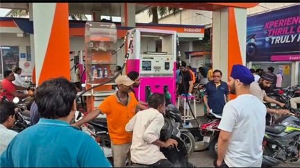 नई दरों में पेट्रोल 3.11 रुपये व डीजल पर 3.16 प्रति लीटर