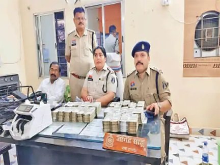 चेकिंग के दौरान कार से 65 लाख रुपए जब्त, पूछताछ जारी