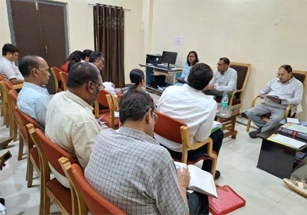 बस्तर में सड़कों और पुलों के काम में आएगी तेजी, लोक निर्माण विभाग के सचिव ने अधिकारियों व ठेकेदारों की ली बैठक