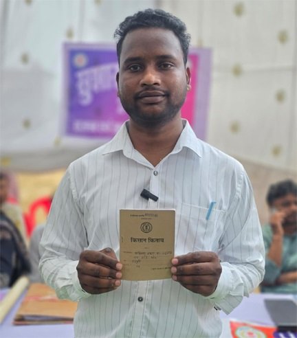 किसान को शिविर में मिली ऋण पुस्तिका, खेती और किसान पंजीयन का रास्ता हुआ आसान
