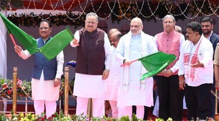 छत्तीसगढ़ में सुरक्षा व्यवस्था को तकनीकी मजबूती : केंद्रीय गृह एवं सहकारिता मंत्री अमित शाह ने ‘अत्याधुनिक डायल 112’ और फॉरेंसिक मोबाइल वैन को दिखाई हरी झंडी