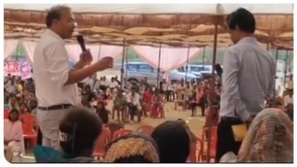 कलेक्टर ने कृषि अधिकारी को मंच पर दिलाई जिम्मेदारी की कसम