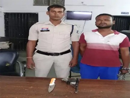 हथियार लेकर घूम रहे युवक को पुलिस ने दबोचा