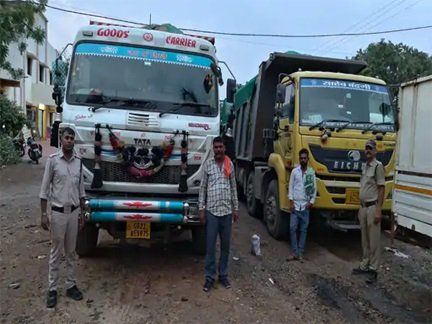 रायपुर में अवैध रेत के कारोबार पर बड़ी कार्रवाई, कई वाहन जब्त