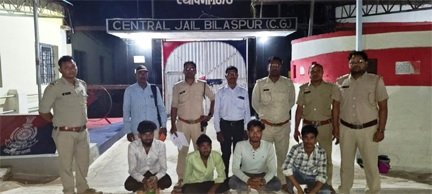बीजापुर आबकारी विभाग की बड़ी कार्रवाई अवैध विदेशी शराब के साथ आरोपी गिरफ्तार