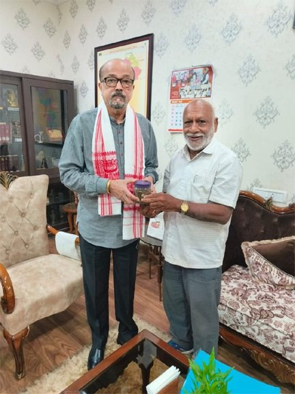 ’छत्तीसगढ़ चाय व्यापारी संघ के उपाध्यक्ष ने की राज्यपाल से सौजन्य भेंट’