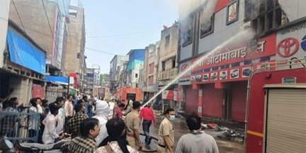 राजधानी में ऑटोमोबाइल शॉप में भीषण आग, मचा हड़कंप