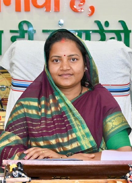 सुपोषण वृक्ष-मुनगा’ बनेगा जनआंदोलन : महिला एवं बाल विकास मंत्री लक्ष्मी राजवाड़े ने जनप्रतिनिधियों से किया व्यापक पौधरोपण का आह्वान