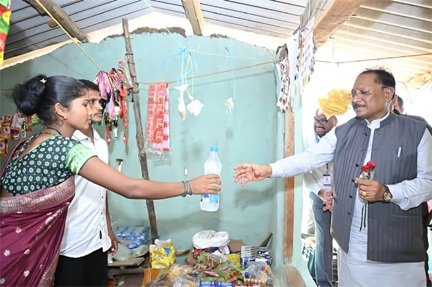 जब मुख्यमंत्री रुके एक छोटी-सी किराना दुकान पर… और सामने थी बदलाव की बड़ी कहानी’