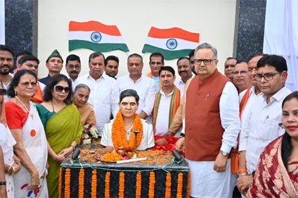 भाटापारा में गौरव का दिन : विधानसभा अध्यक्ष डॉ. रमन सिंह ने किया छत्तीसगढ़ महतारी और शहीद खोण्डे की प्रतिमा का अनावरण