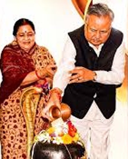 मुख्यमंत्री विष्णु देव साय ने विधानसभा अध्यक्ष डॉ. रमन सिंह को वैवाहिक वर्षगांठ पर दी बधाई