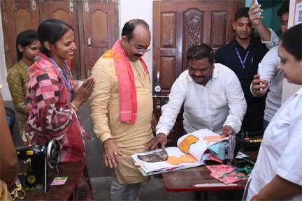 शिक्षा के साथ कौशल विकास से बढ़ता है आत्मविश्वास :  अरुण साव