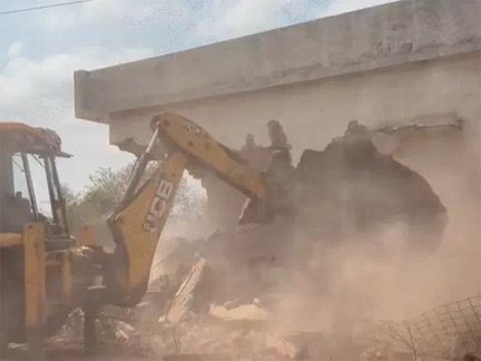 नकटी में 80 घर टूटे, प्रशासन ने कहा—नया रायपुर में मिलेंगे मकान