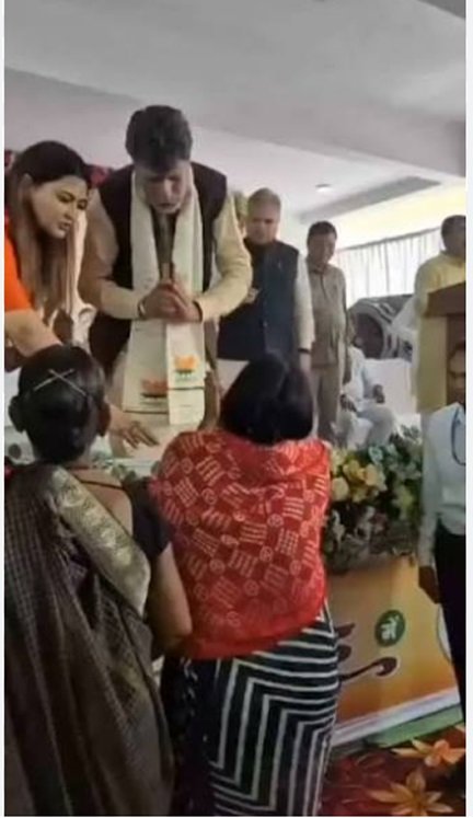 महिला के आंसुओं पर सियासत, कांग्रेस का भाजपा पर वार