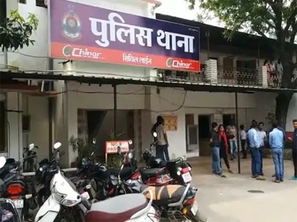 जमीन और नौकरी का लालच देकर लाखों ऐंठे